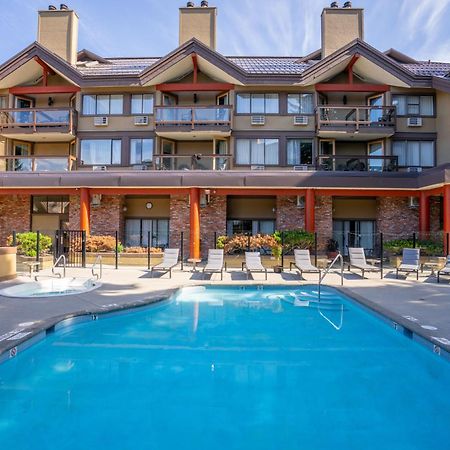 Whistler Village Inn & Suites Екстер'єр фото