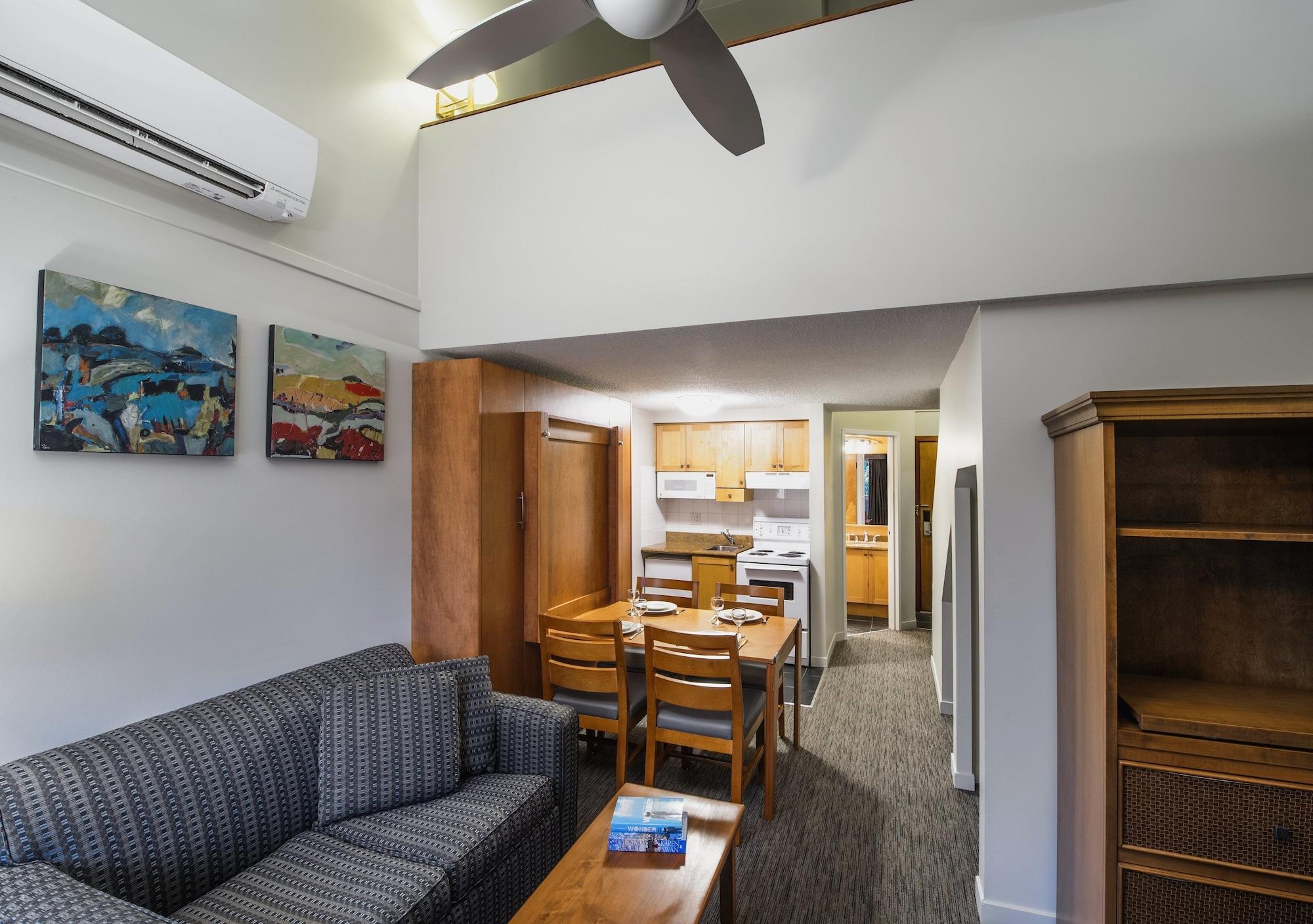 Whistler Village Inn & Suites Екстер'єр фото