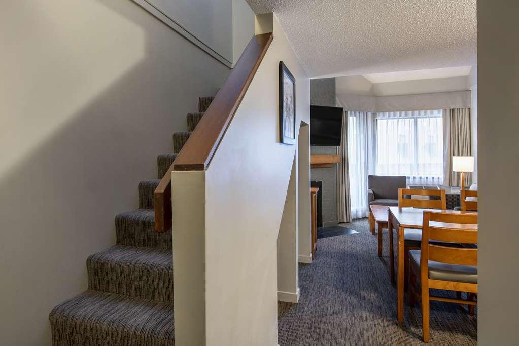Whistler Village Inn & Suites Зручності фото