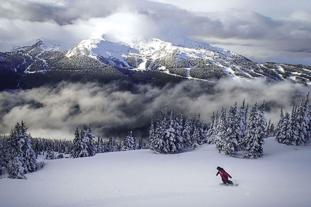 Whistler Village Inn & Suites Екстер'єр фото