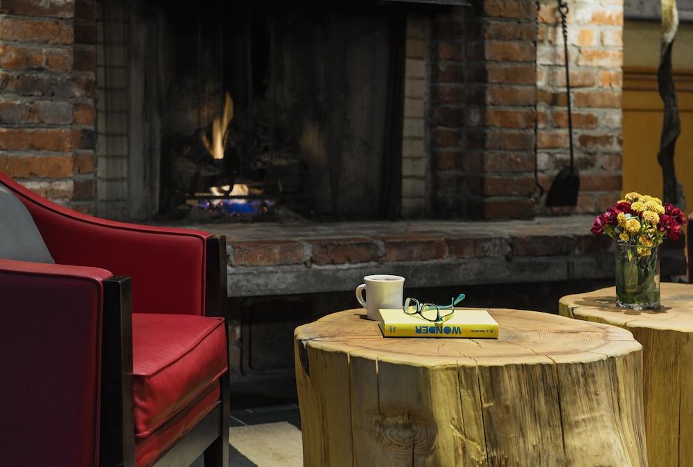 Whistler Village Inn & Suites Екстер'єр фото