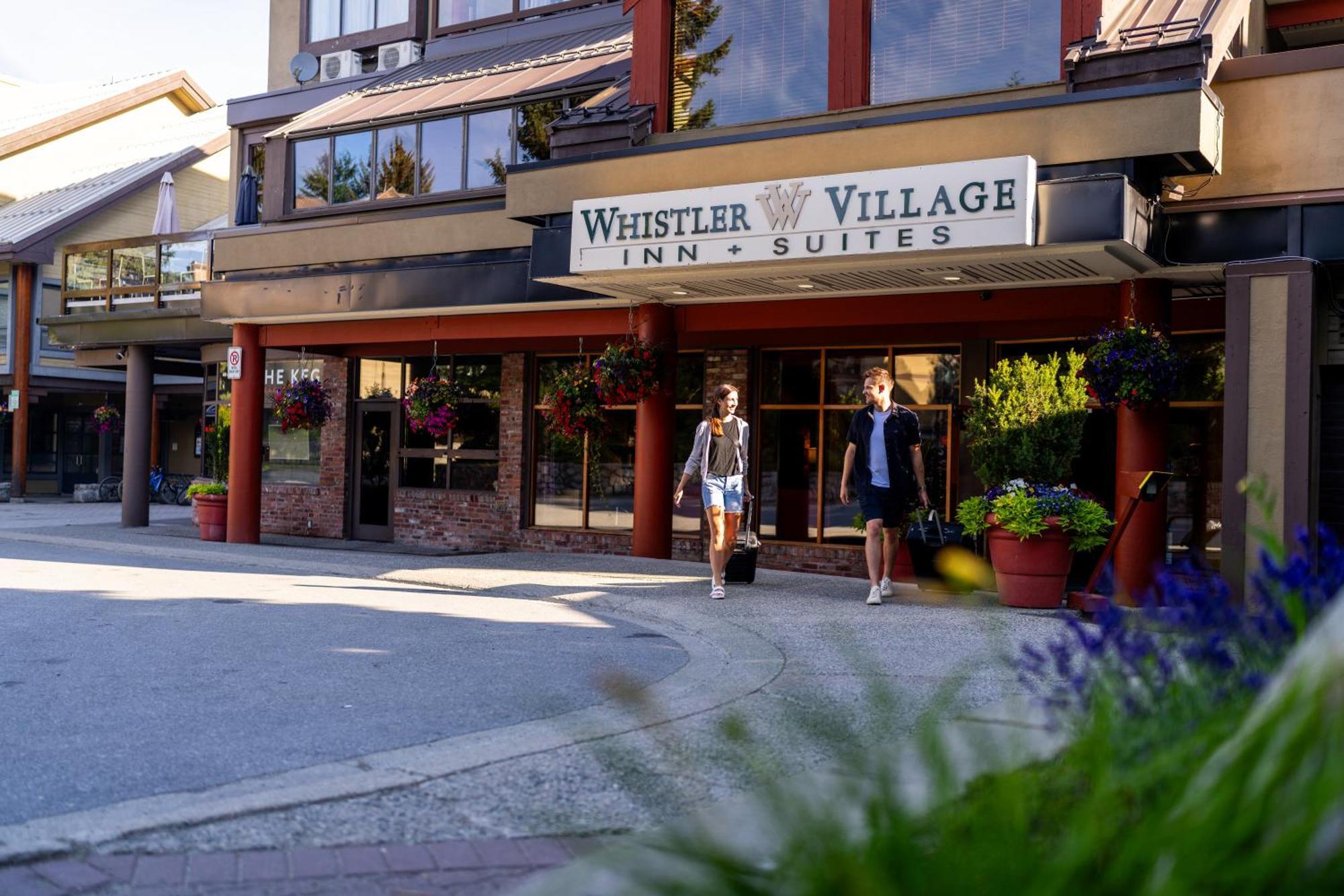 Whistler Village Inn & Suites Екстер'єр фото