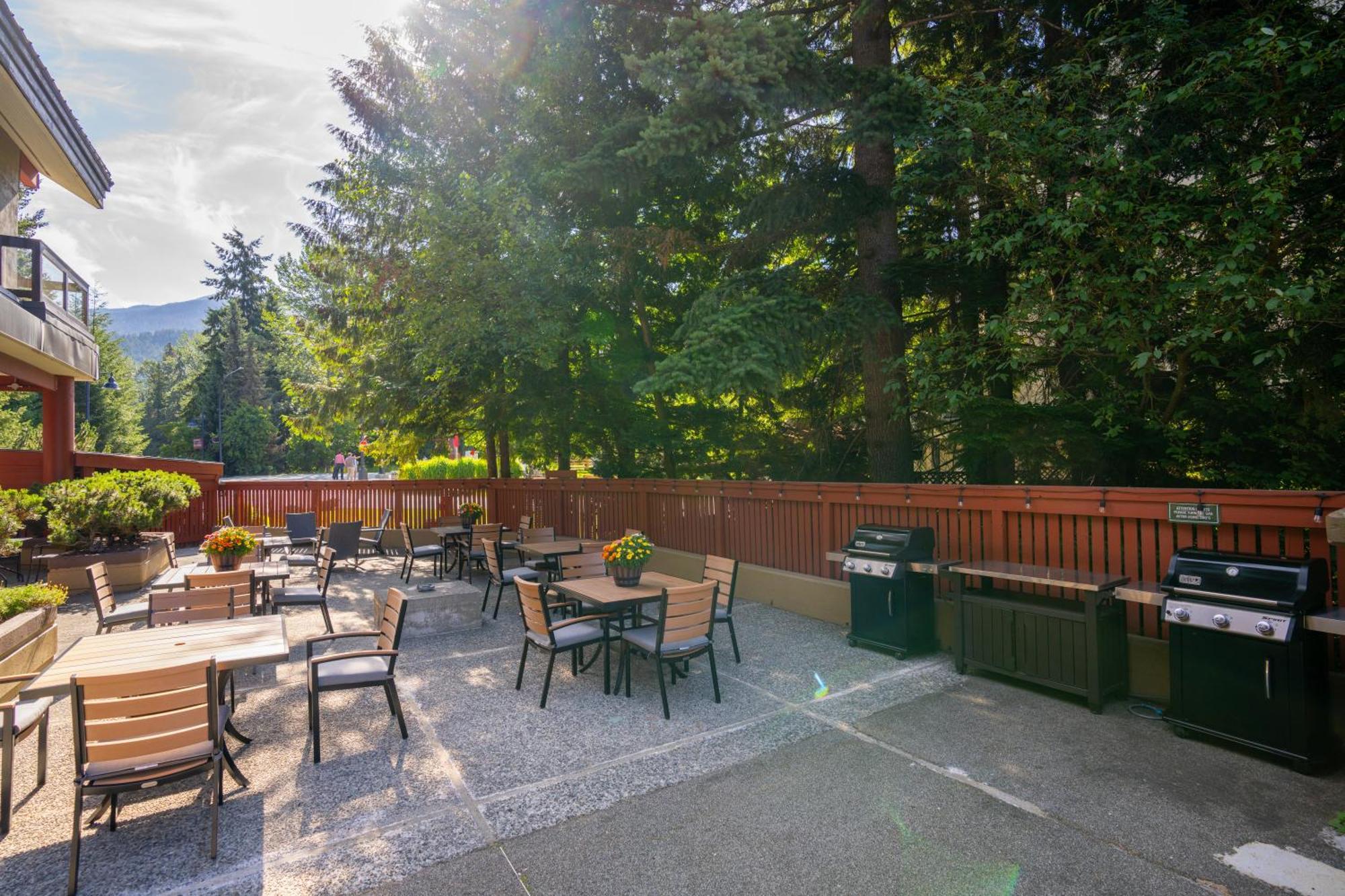 Whistler Village Inn & Suites Екстер'єр фото