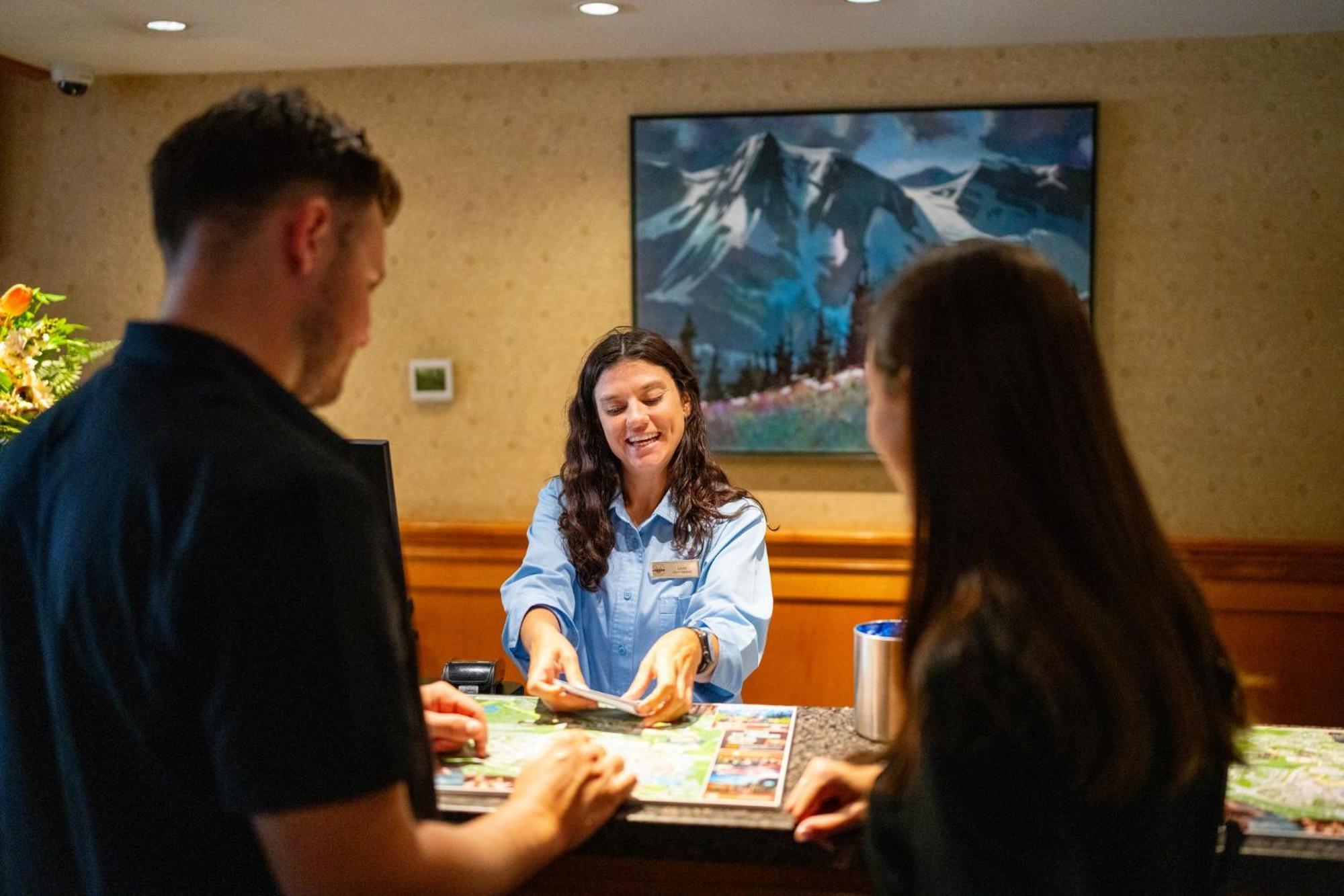Whistler Village Inn & Suites Екстер'єр фото