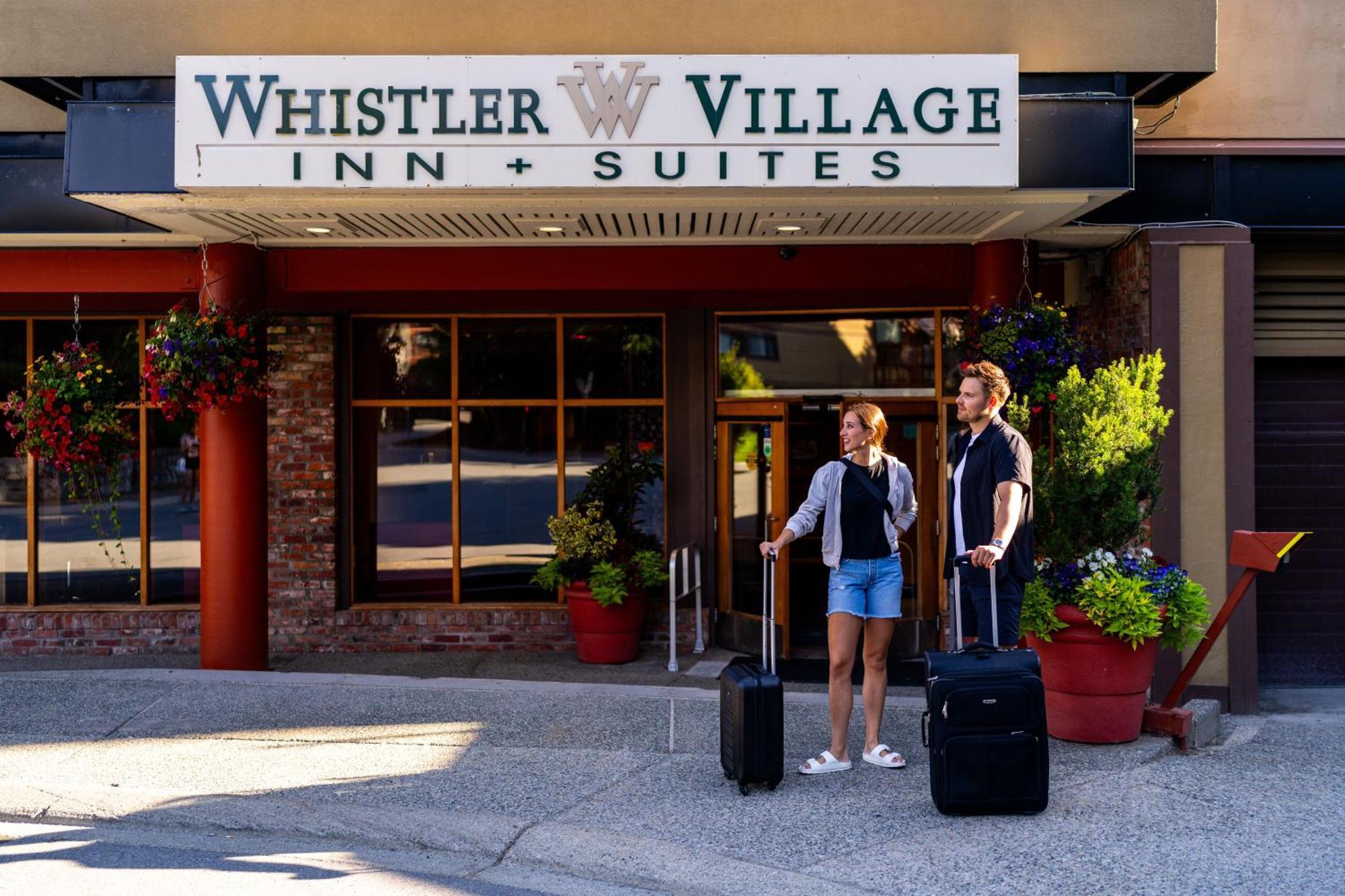 Whistler Village Inn & Suites Екстер'єр фото