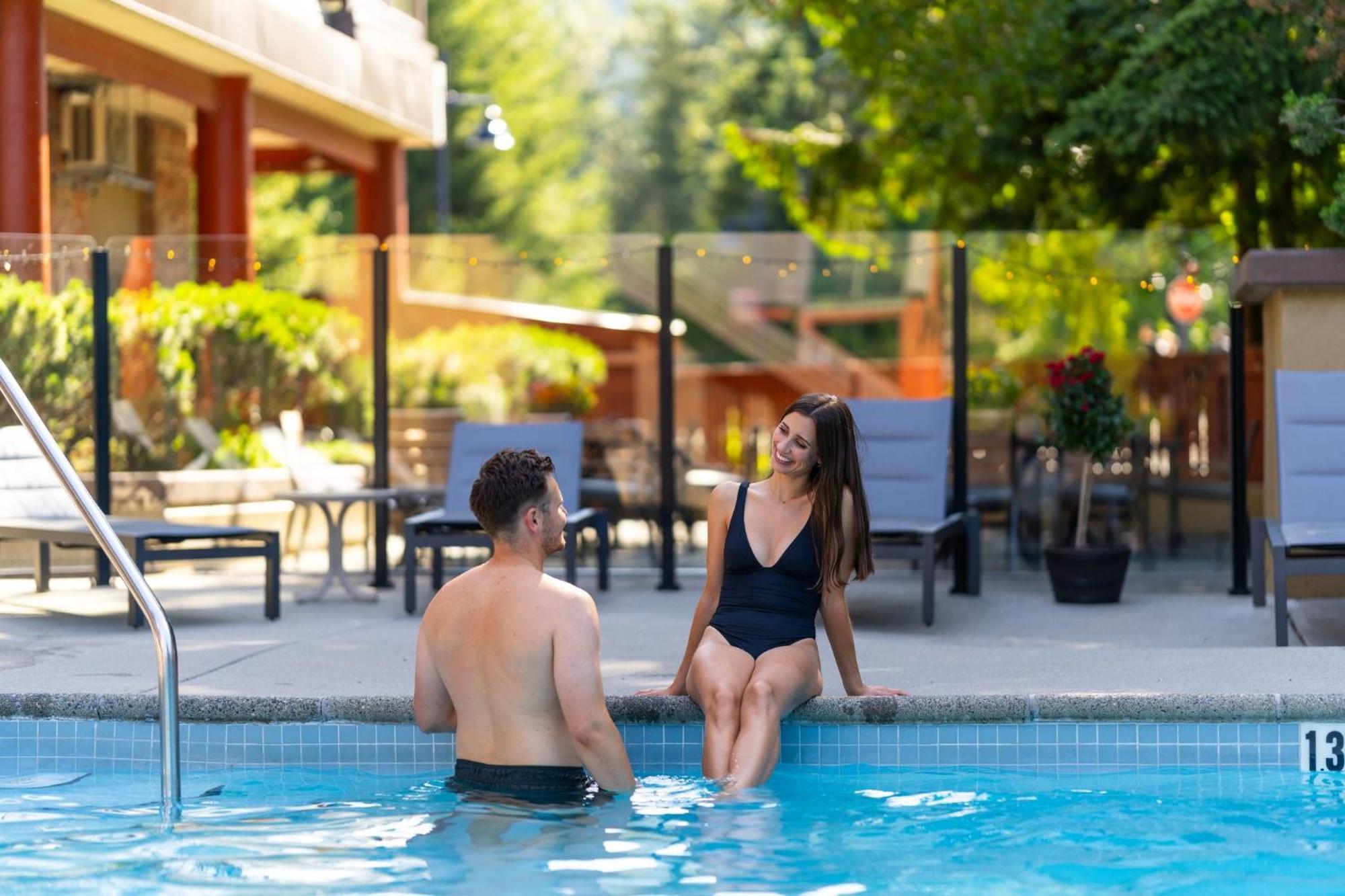 Whistler Village Inn & Suites Екстер'єр фото