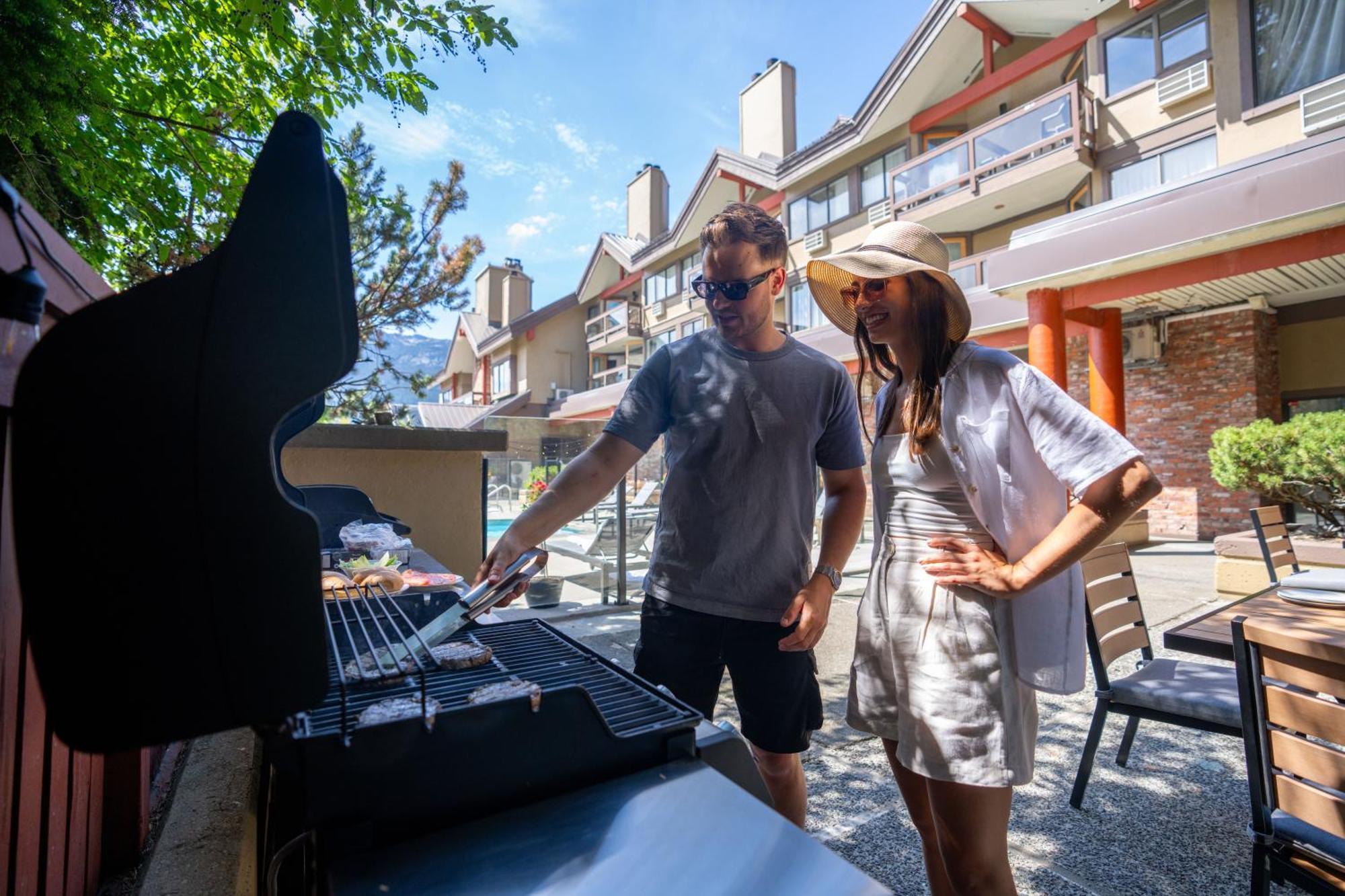 Whistler Village Inn & Suites Екстер'єр фото