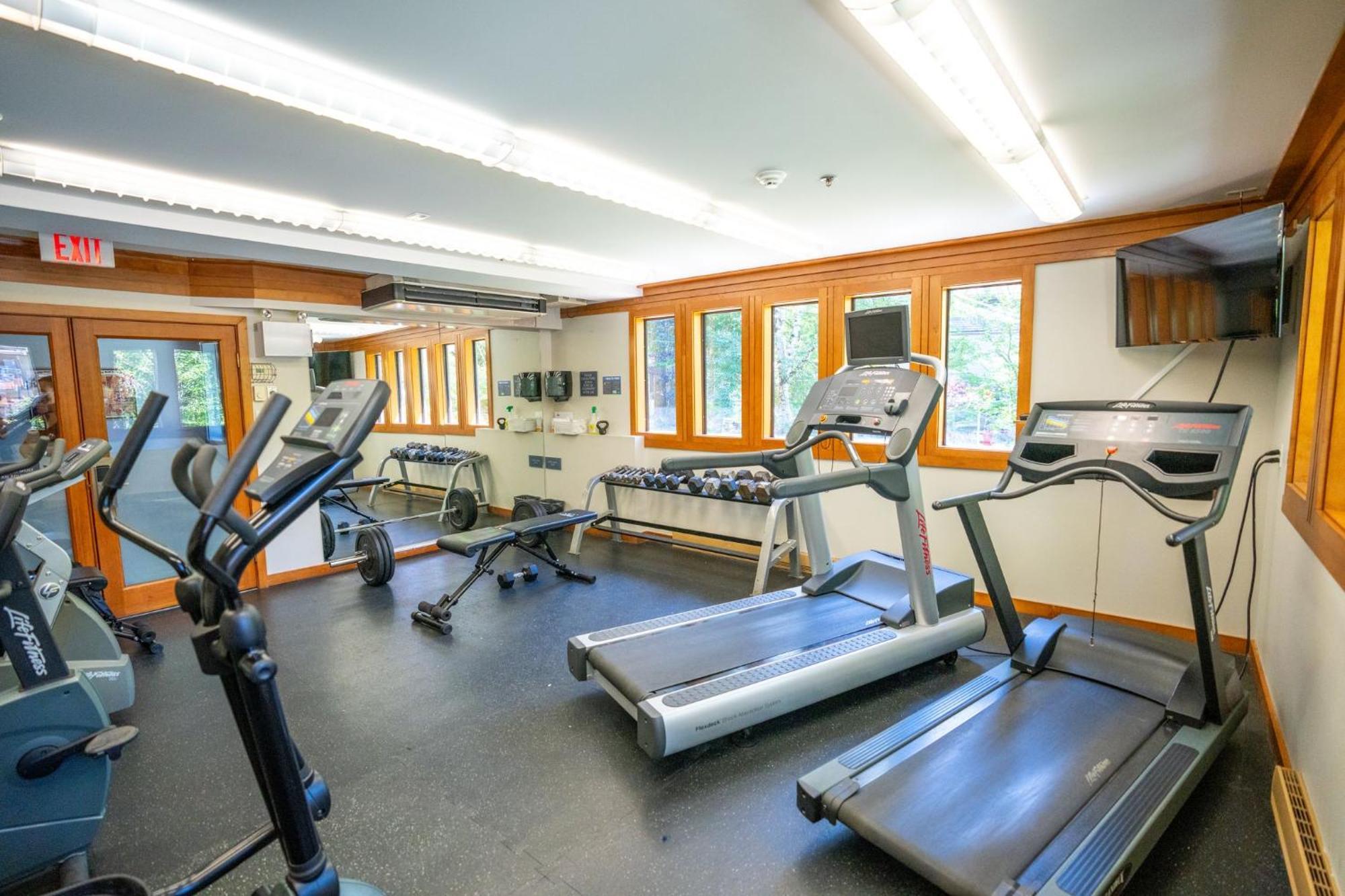 Whistler Village Inn & Suites Екстер'єр фото