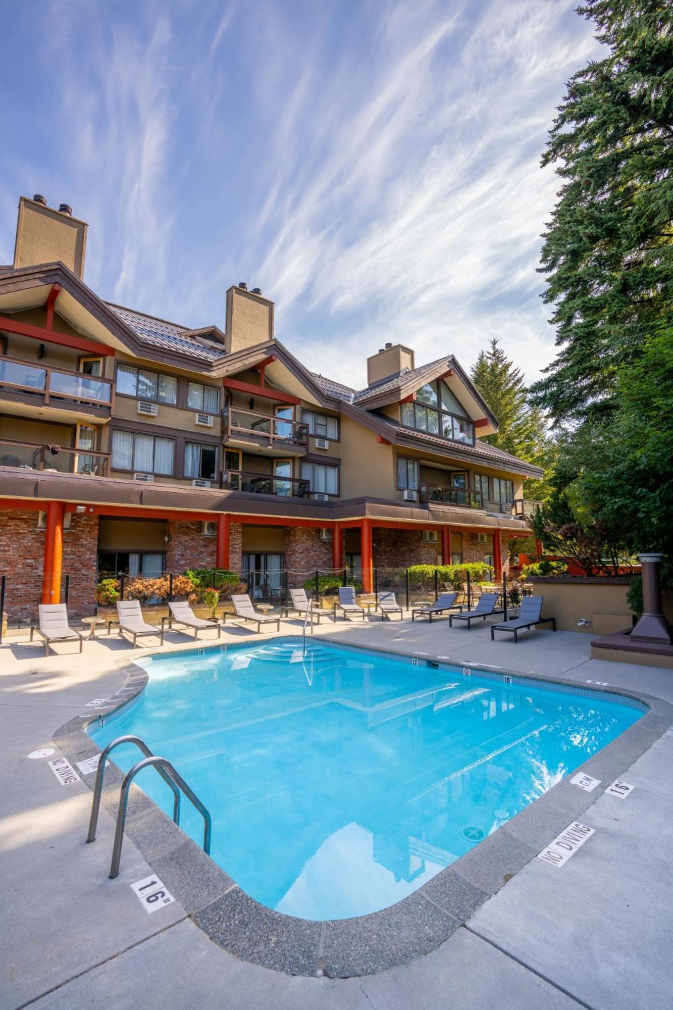 Whistler Village Inn & Suites Екстер'єр фото