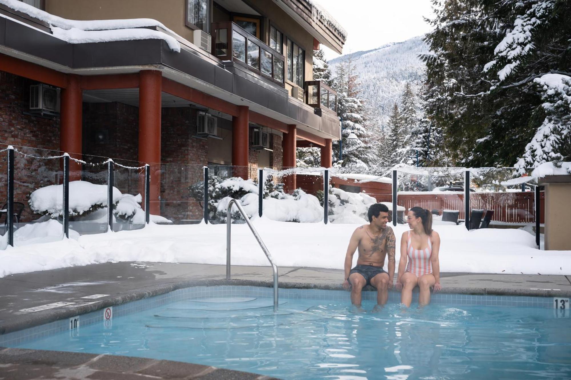 Whistler Village Inn & Suites Екстер'єр фото