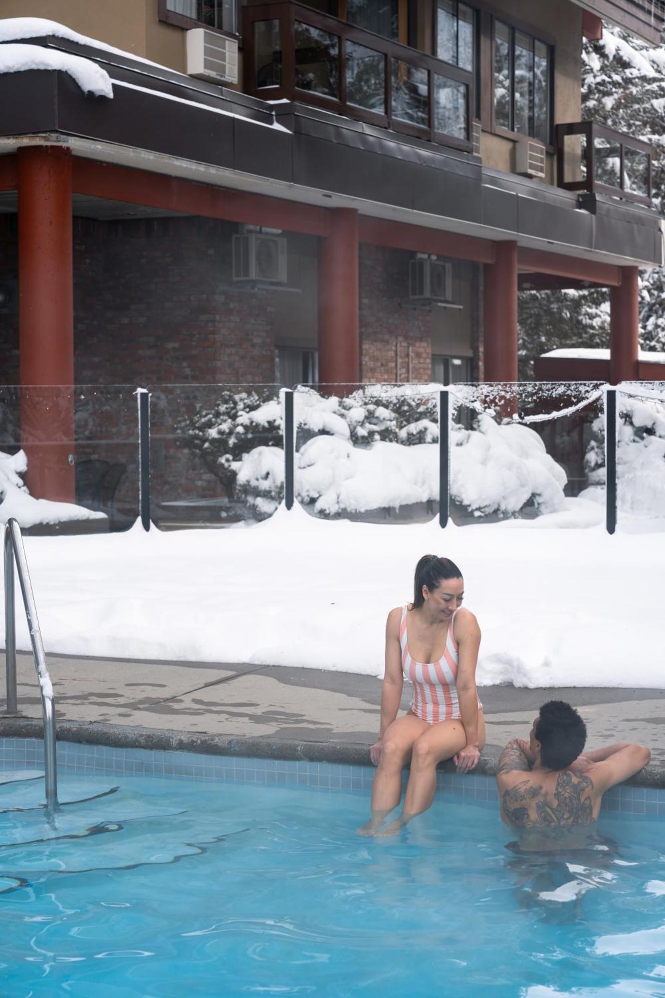 Whistler Village Inn & Suites Екстер'єр фото