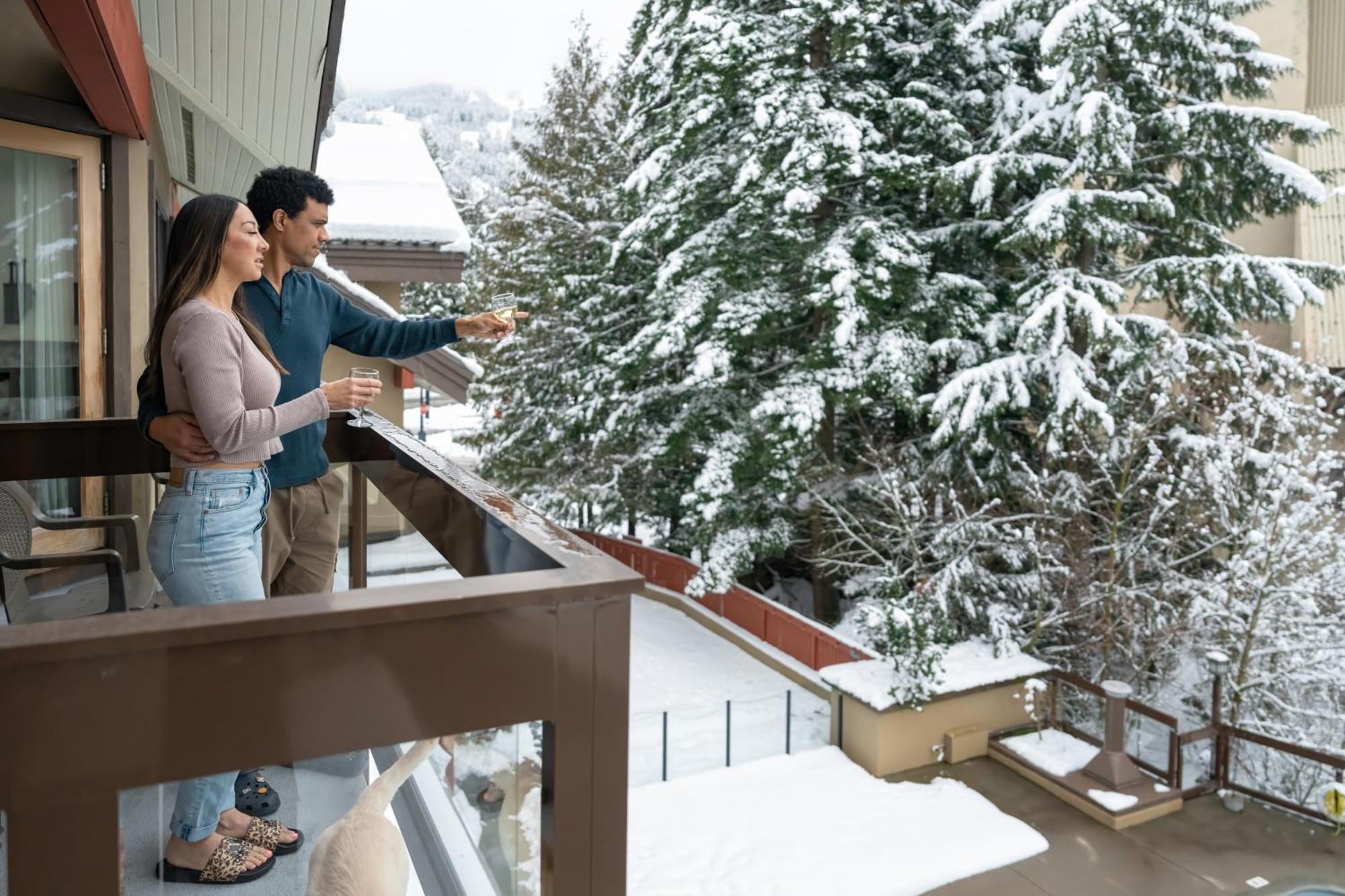Whistler Village Inn & Suites Екстер'єр фото