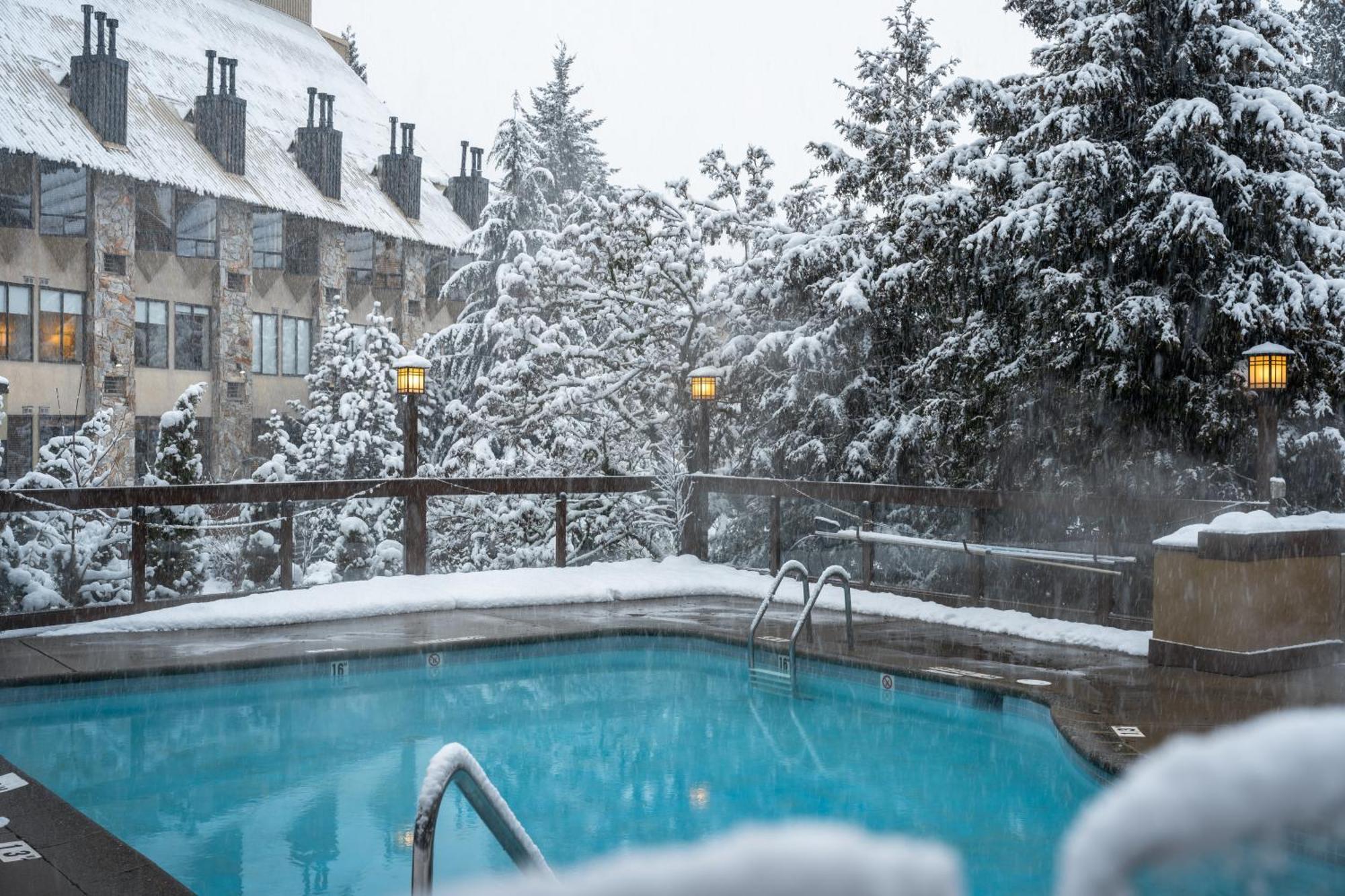 Whistler Village Inn & Suites Екстер'єр фото