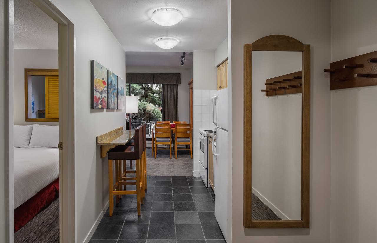 Whistler Village Inn & Suites Екстер'єр фото