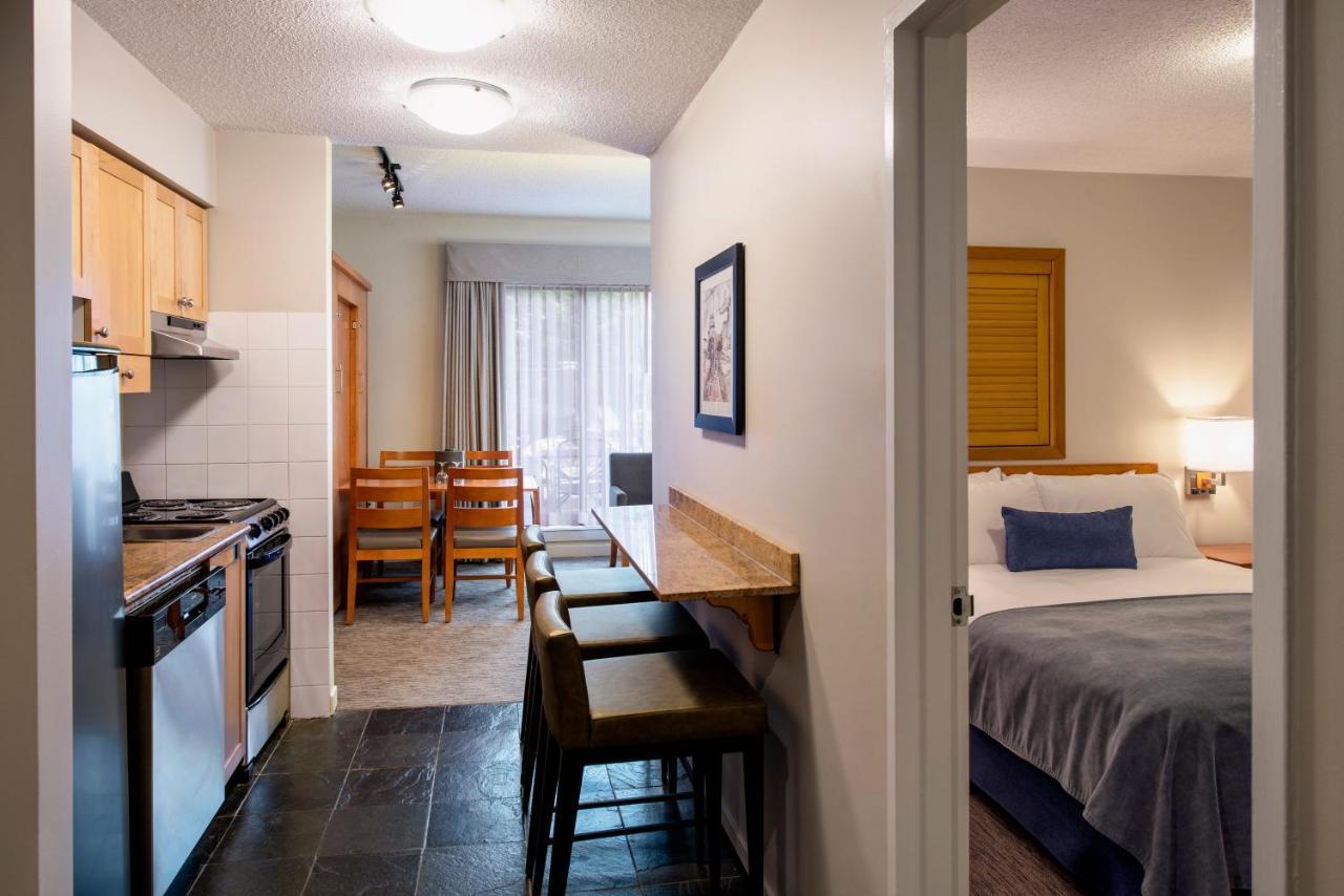 Whistler Village Inn & Suites Екстер'єр фото